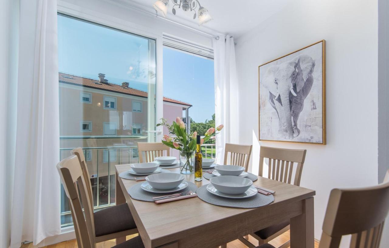 Apartment Melarnian Near The Beach In Umag Exterior foto