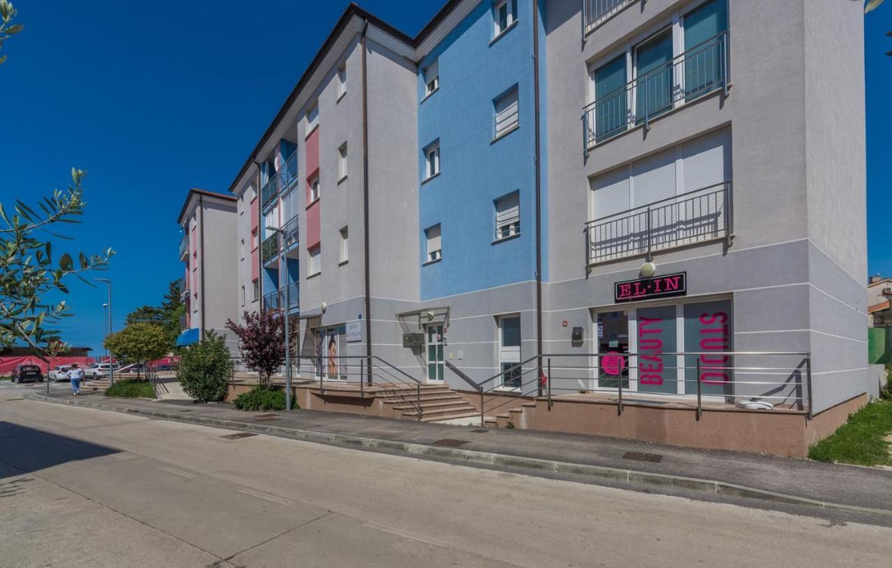 Apartment Melarnian Near The Beach In Umag Exterior foto